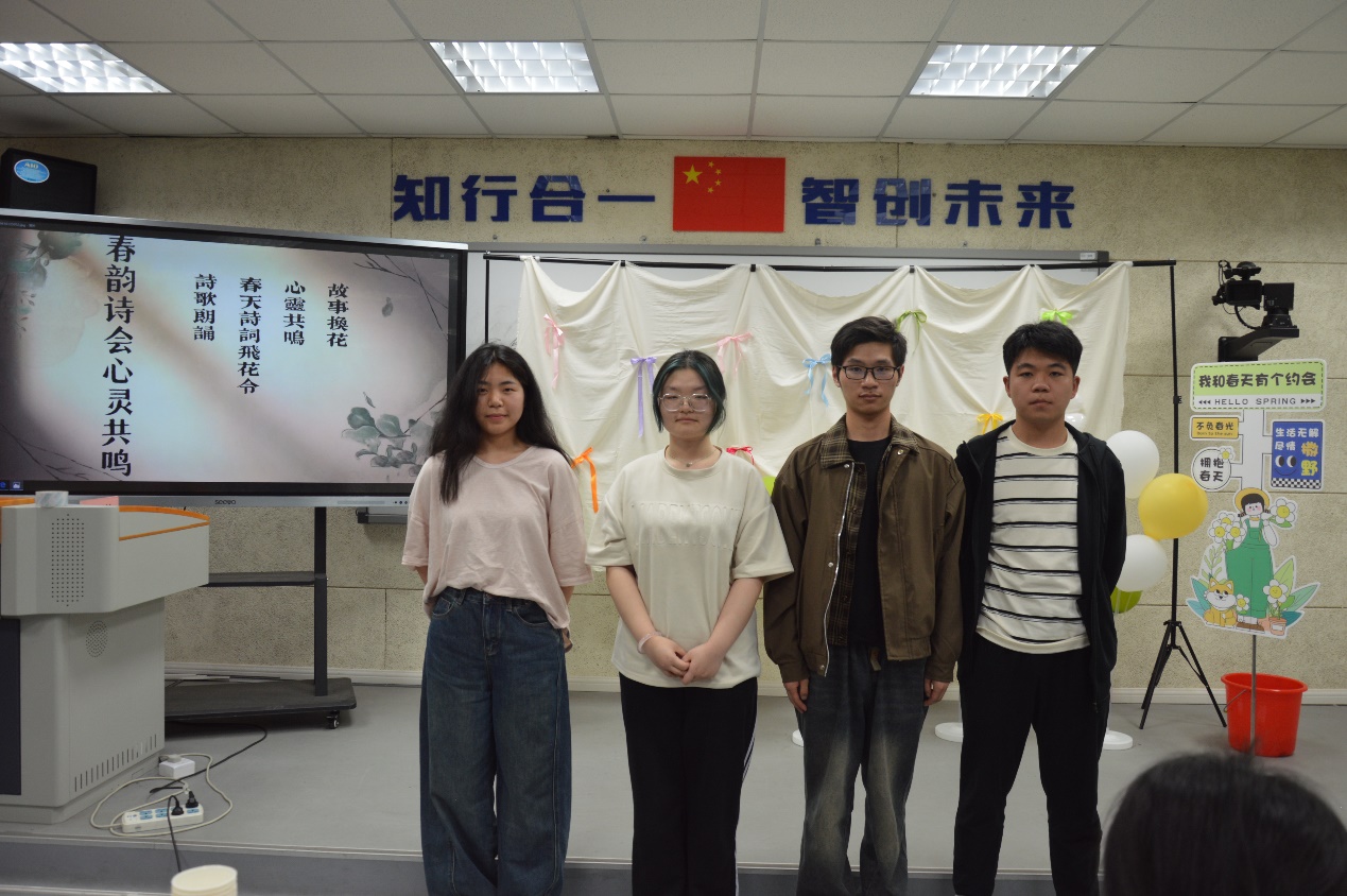 “春韵诗会，心灵共鸣”———电子信息工程学院开展诗歌朗诵会活动